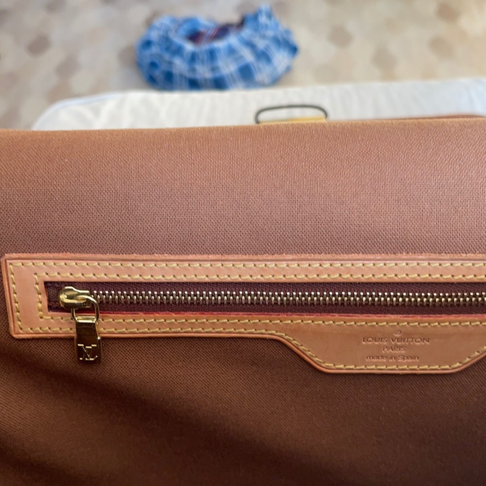 2004 Louis Vuitton Monogram Canvas Abbesses Messenger Bag in Great Condition. - Picture 9 of 13